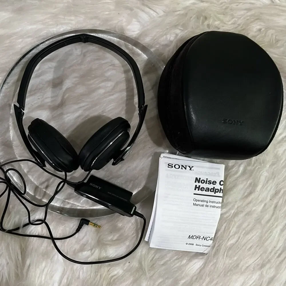 NEW Sony MDR-NC40 Noise Canceling Headphones NIC